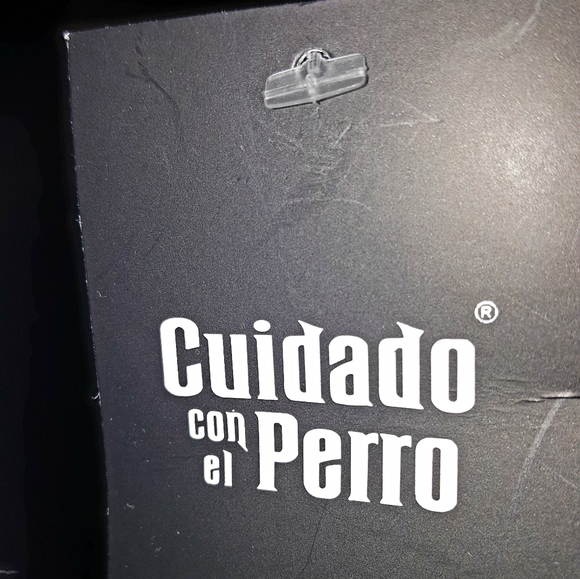 Mens Cuidado Con el Perro Tshirt Size Small NWT - Picture 4 of 4